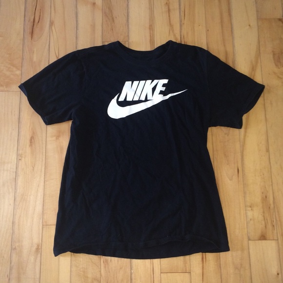Nike Tee - Picture 1 of 3